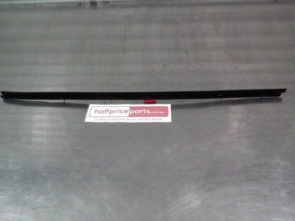 Toyota Hilux GGN15 Genuine Weatherstrip Left Hand Front Door Glass Inner New Part