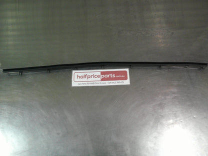Toyota Hilux GGN15 Genuine Weatherstrip Left Hand Front Door Glass Inner New Part
