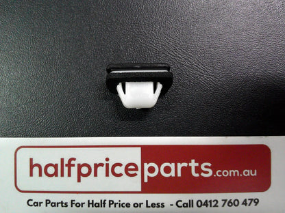 Holden CG Captiva Genuine Reveal Moulding Retainer New Part
