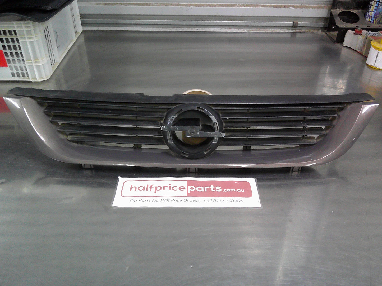 TYG Front Radiator Upper Grille Suits Holden Vectra JR/JS New Part