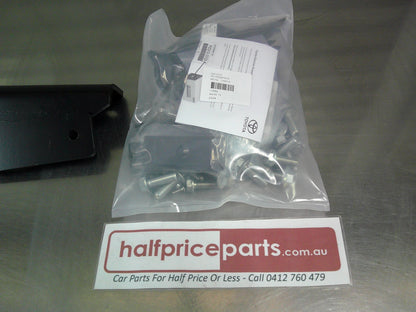 Toyota Hiacae Van Genuine Rear Step Tread (Suits Non Tow Bar Type) Complete Kit New Part.