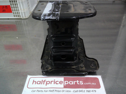 Holden CG5 Captiva Genuine Right Hand Front Bumper Bar Bracket New Part