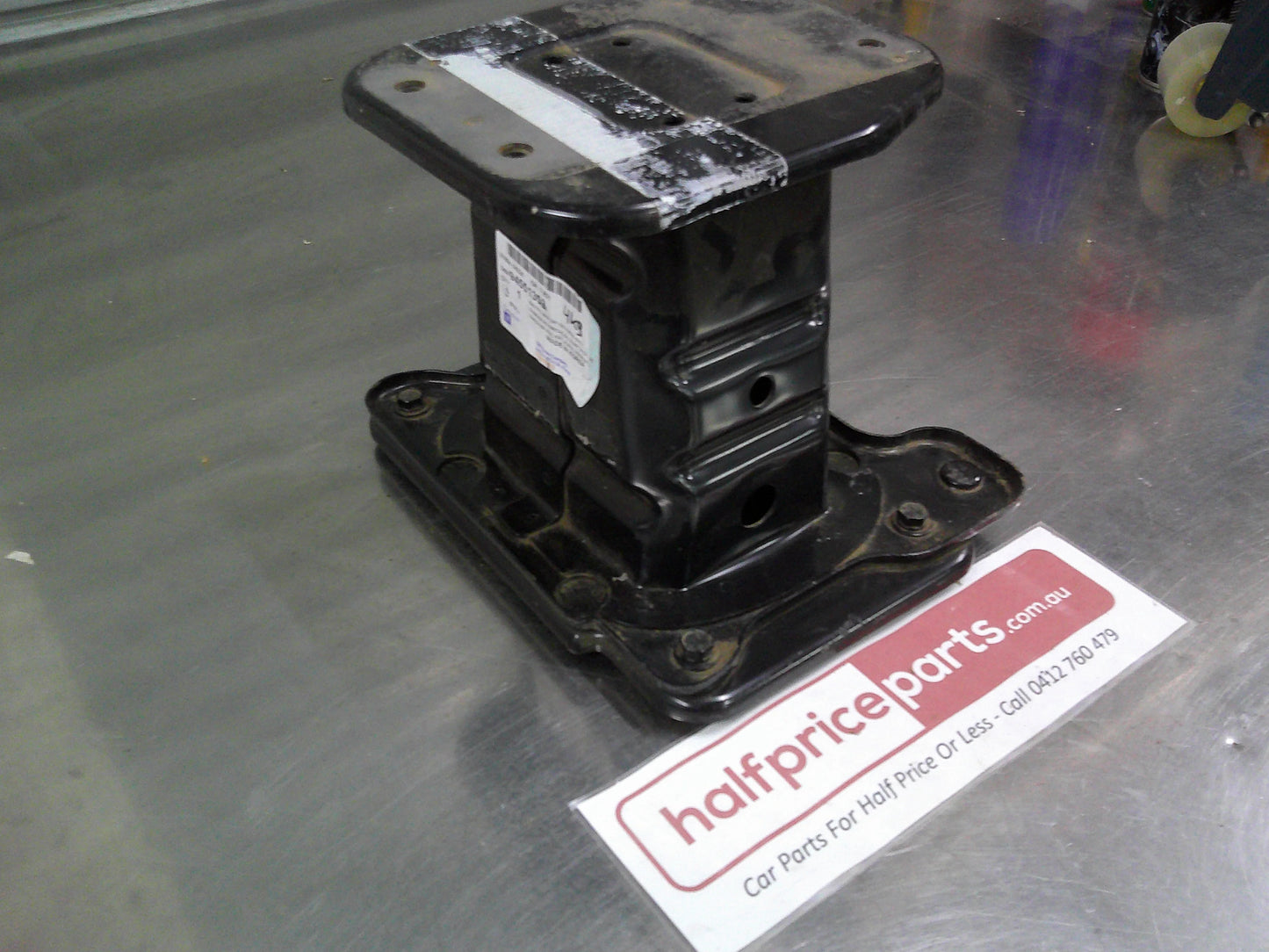 Holden CG5 Captiva Genuine Right Hand Front Bumper Bar Bracket New Part