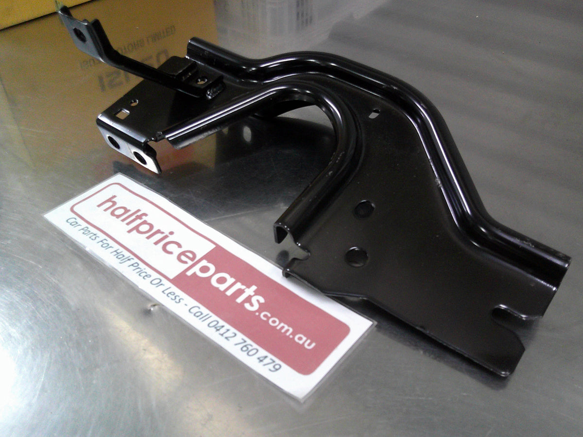 Isuzu D-Max Genuine Left Hand Side Rear Bumper Bracket New Part