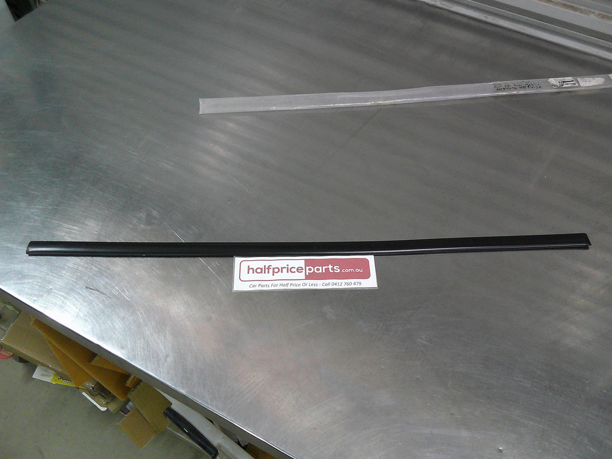 Toyota Camry Sedan Genuine Right Hand Front Door Outer Moulding New Part