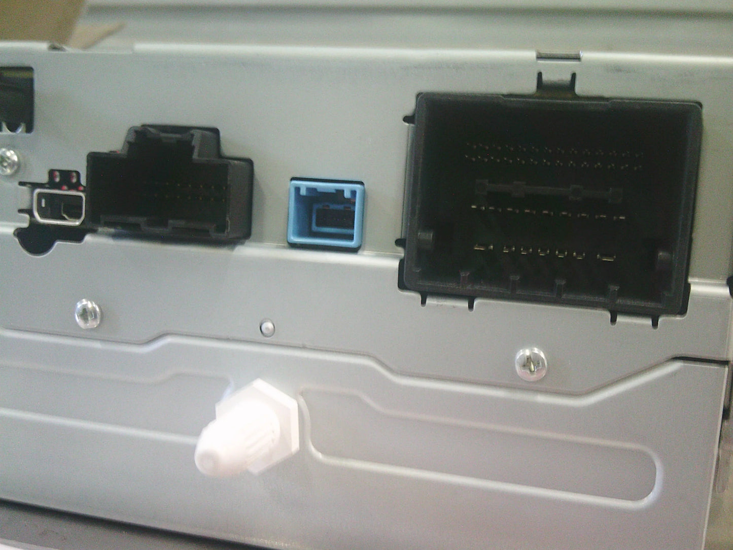 Holden VF SS/Calais/Evoke Commodore Genuine Stereo Module AM/FM Radio/CD/SAT NAV New Part