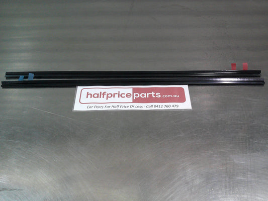 Toyota RAV4 Genuine No.1/2 Window Reveal Mouldings Fastener New Part