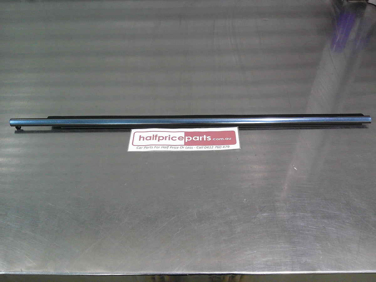 Toyota Landcruiser 200 Series Genuine Right Hand Front Door Belt Moulding New Part