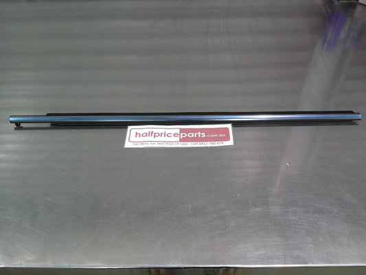 Toyota Landcruiser 200 Series Genuine Right Hand Front Door Belt Moulding New Part