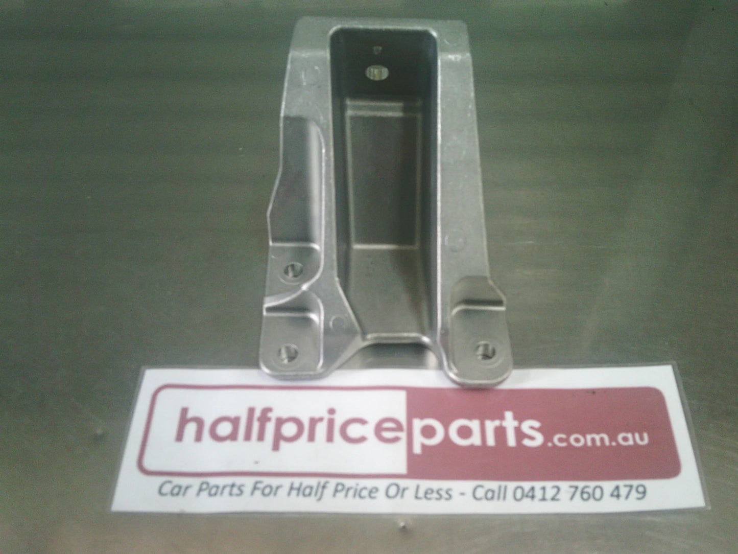 Holden VE Commodore 3.0L V6 Genuine Right Hand Engine Mount Bracket New Part