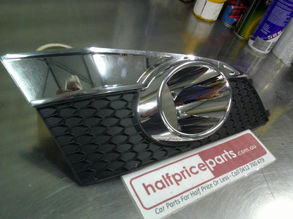 Holden CG Captiva Genuine Front Right Hand Chrome Fog Light Bezel New Part