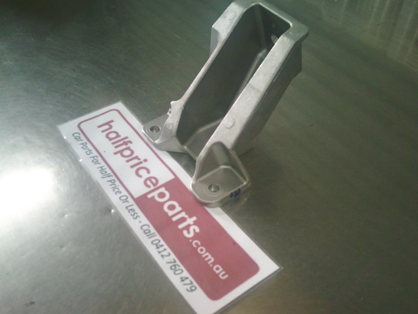 Holden VE Commodore 3.0L V6 Genuine Right Hand Engine Mount Bracket New Part