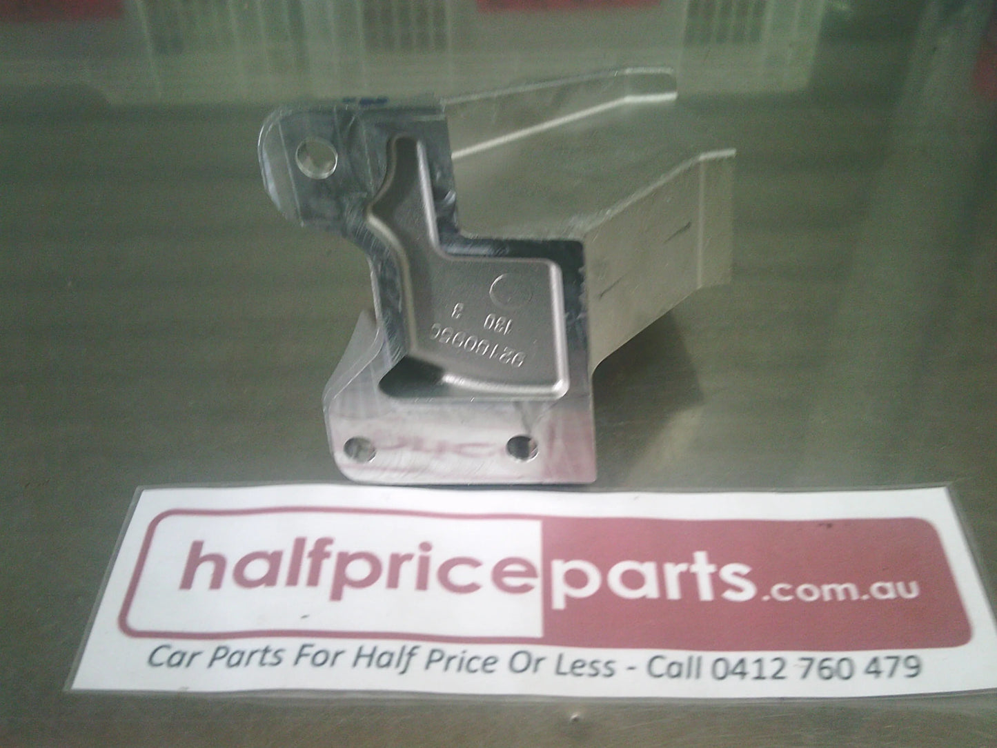 Holden VE Commodore 3.0L V6 Genuine Right Hand Engine Mount Bracket New Part