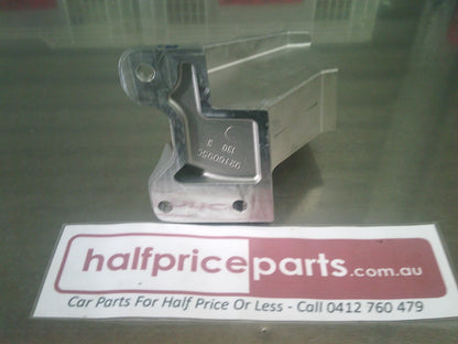 Holden VE Commodore 3.0L V6 Genuine Right Hand Engine Mount Bracket New Part