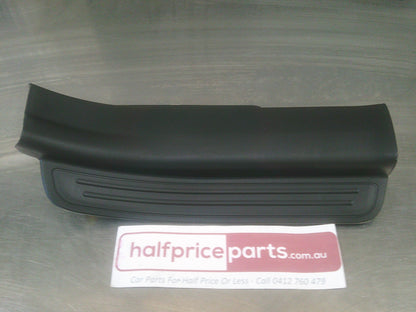 Holden CG Captiva Genuine Right Hand Rear (Drivers) Step Tread Trim New Part