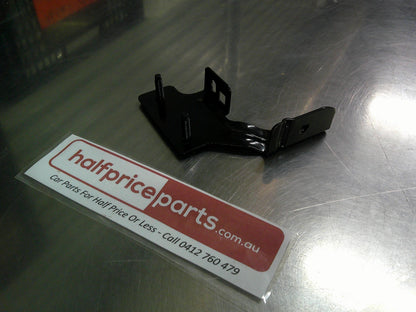 Holden TJ Trax Genuine Upper Tie Bar Bracket New Part