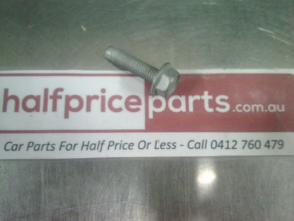 Holden VF/HSV/GTSR Genuine Engine Oil Cooler Adaptor Bolt M8x30 New Part