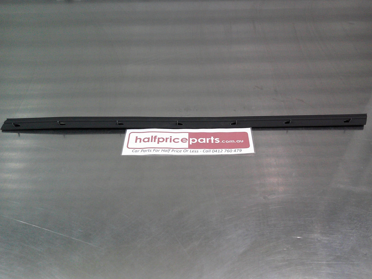 Toyota Rav4 Genuine Right Hand Front Inner Door Glass Weatherstrip New Part