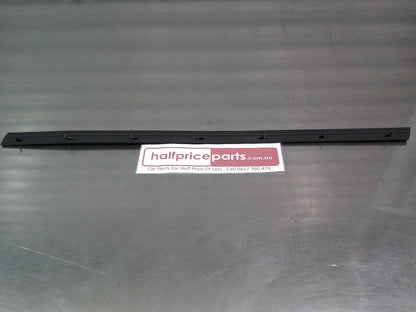 Toyota Rav4 Genuine Right Hand Front Inner Door Glass Weatherstrip New Part