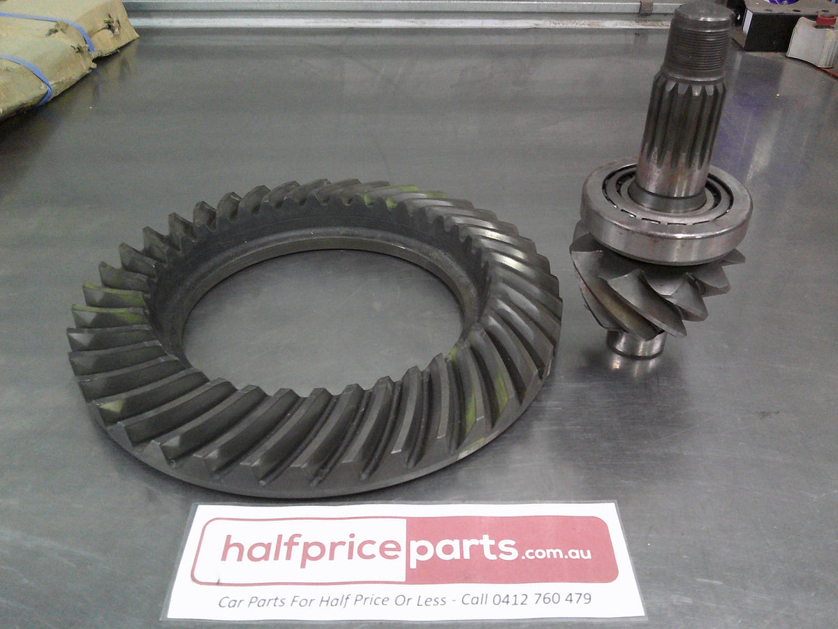 Isuzu FRR Truck Genuine Rear Final Drive Gear Set New Part