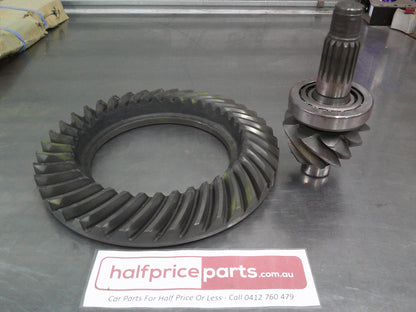 Isuzu FRR Truck Genuine Rear Final Drive Gear Set New Part