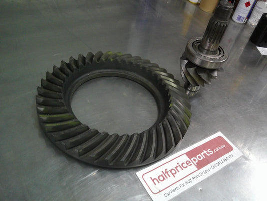 Isuzu FRR Truck Genuine Rear Final Drive Gear Set New Part