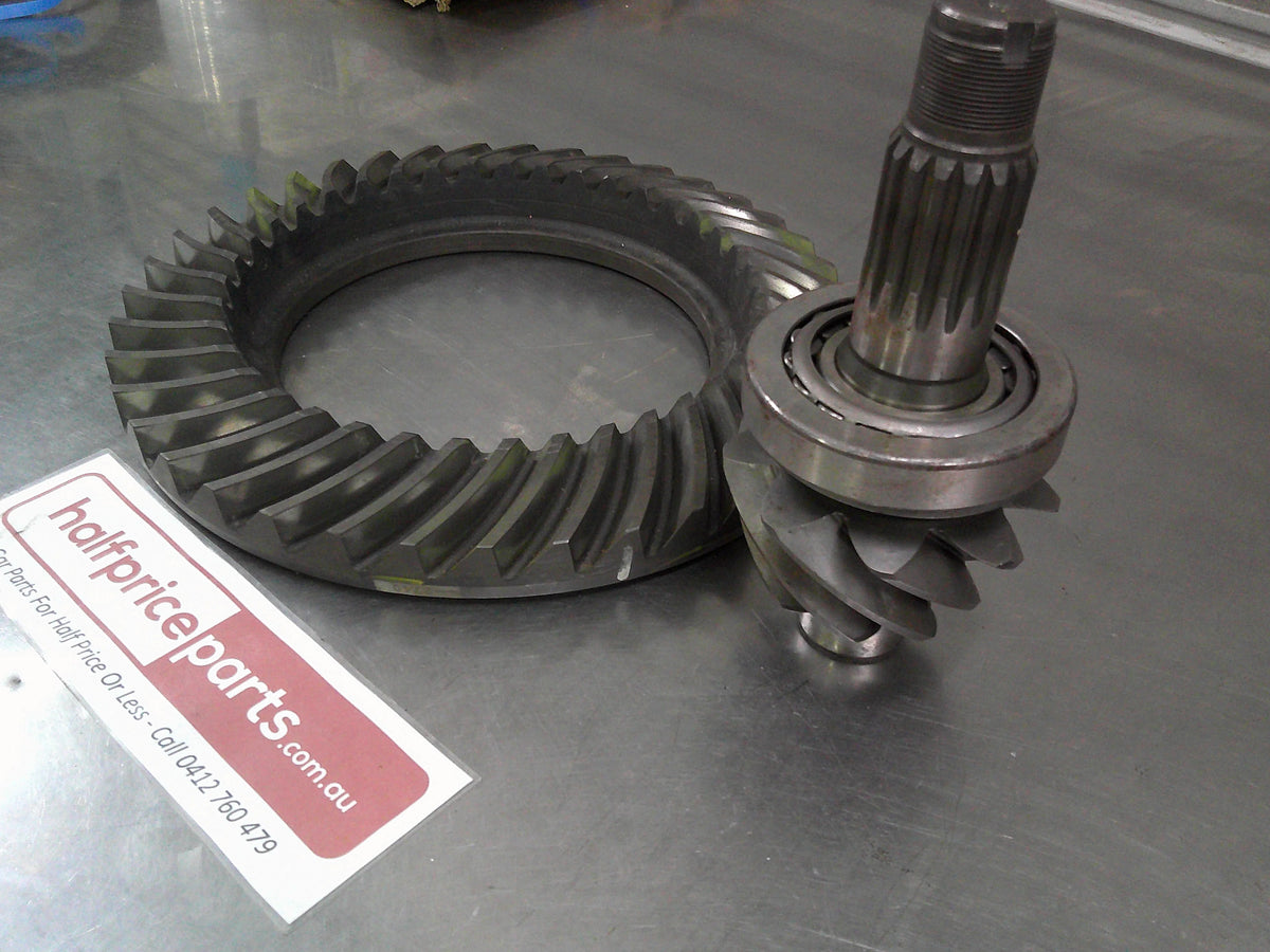Isuzu FRR Truck Genuine Rear Final Drive Gear Set New Part