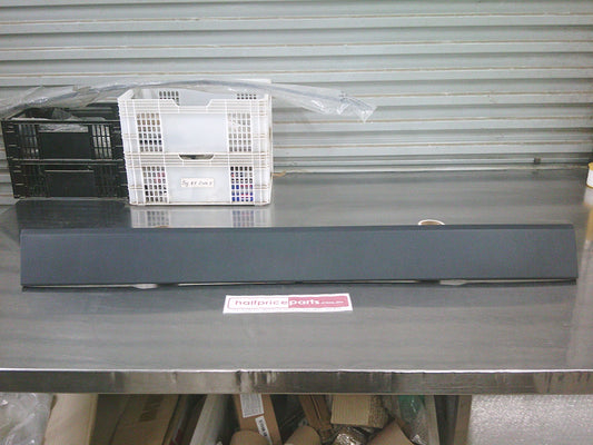 Land Rover Discovery 3-4 Genuine Rear Tail Gate Moulding - New Part