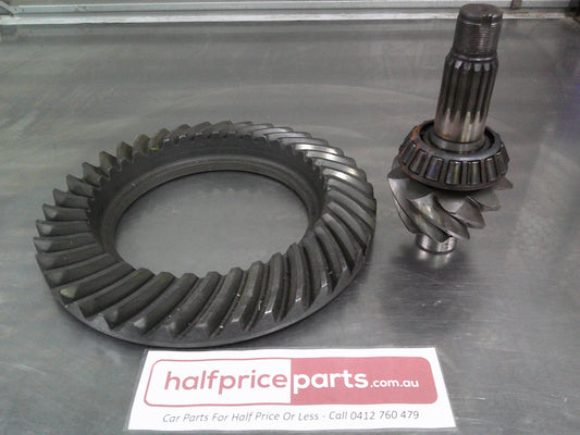 Isuzu F Series Genuine Final Drive Gear Crown Wheel Pinion 41:8  New Part