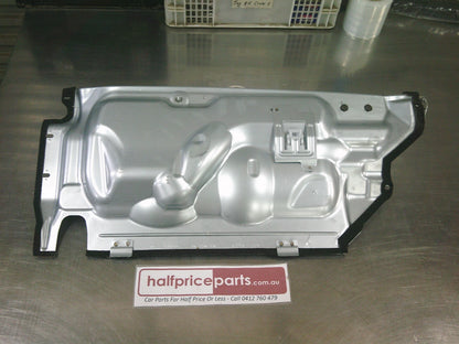 Land Rover Evoque Genuine Engine Centre Insulator - New Part