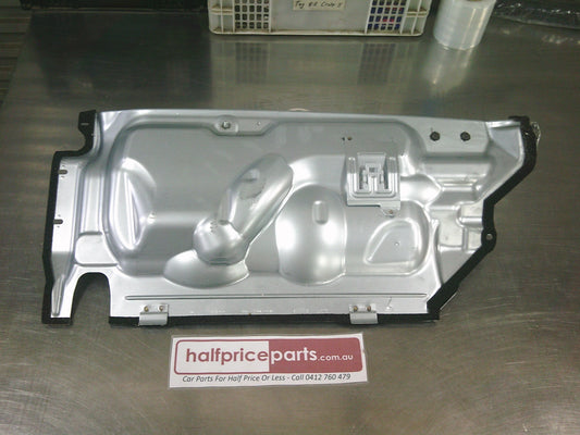 Land Rover Evoque Genuine Engine Centre Insulator - New Part