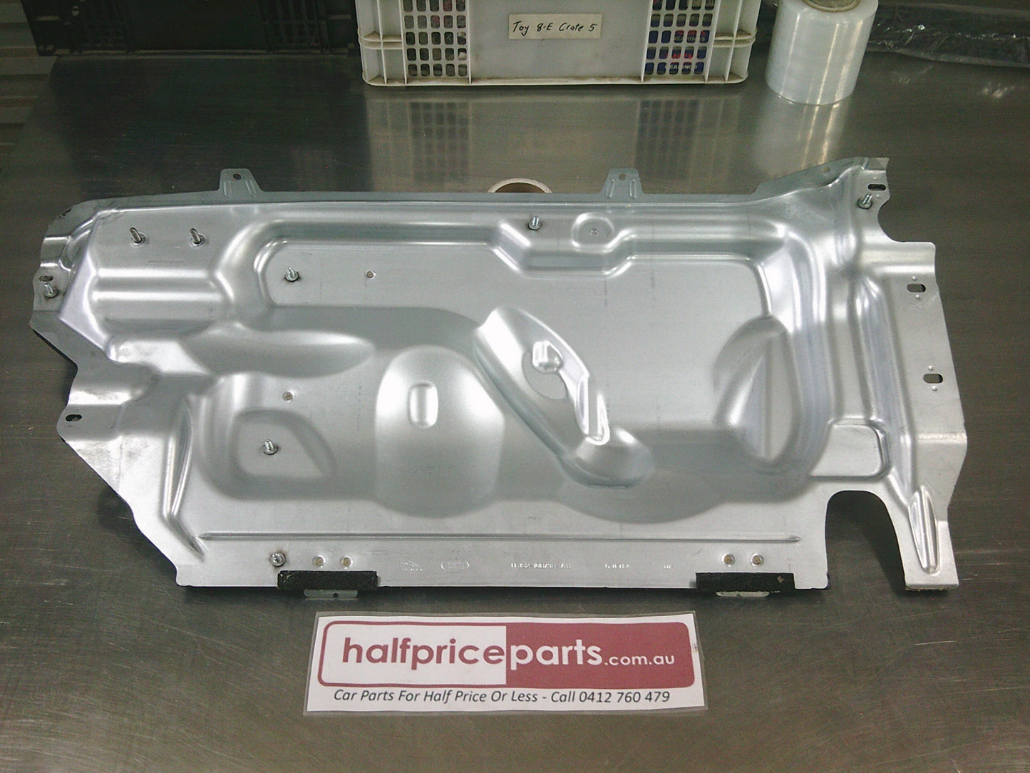 Land Rover Evoque Genuine Engine Centre Insulator - New Part