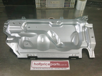 Land Rover Evoque Genuine Engine Centre Insulator - New Part