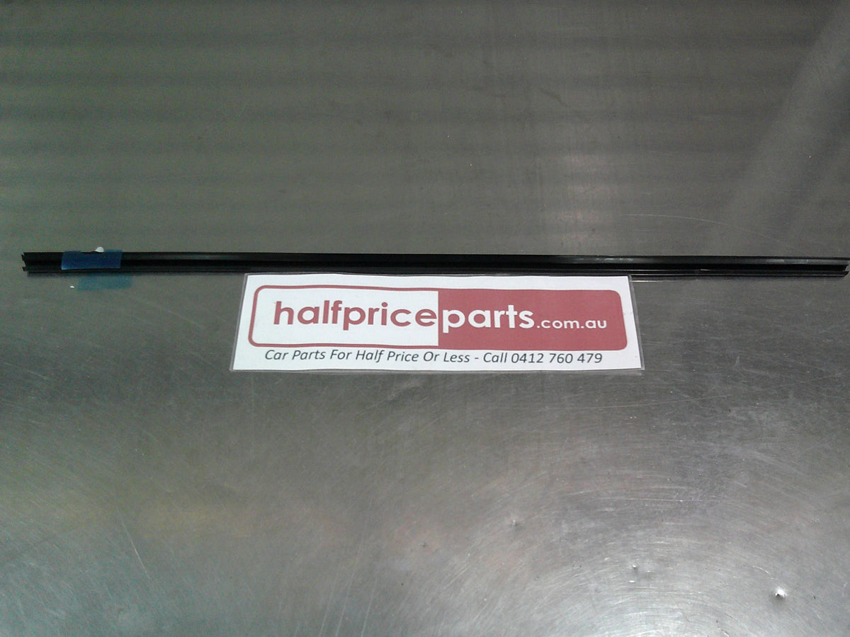 Toyota Rav4 Genuine Windscreen Reveal Molding Fastener New Part