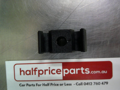 Holden VT Commodore Genuine Power Steering Cooler Tube Retainer New Part