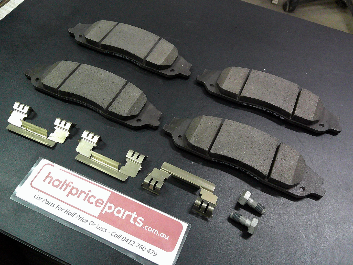 Holden VZ/SS/SSV Commodore/Genuine Front Brake Pad Set New Part