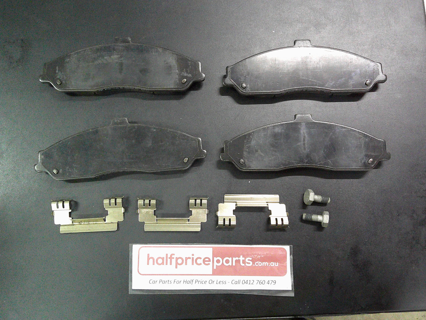 Holden VZ/SS/SSV Commodore/Genuine Front Brake Pad Set New Part