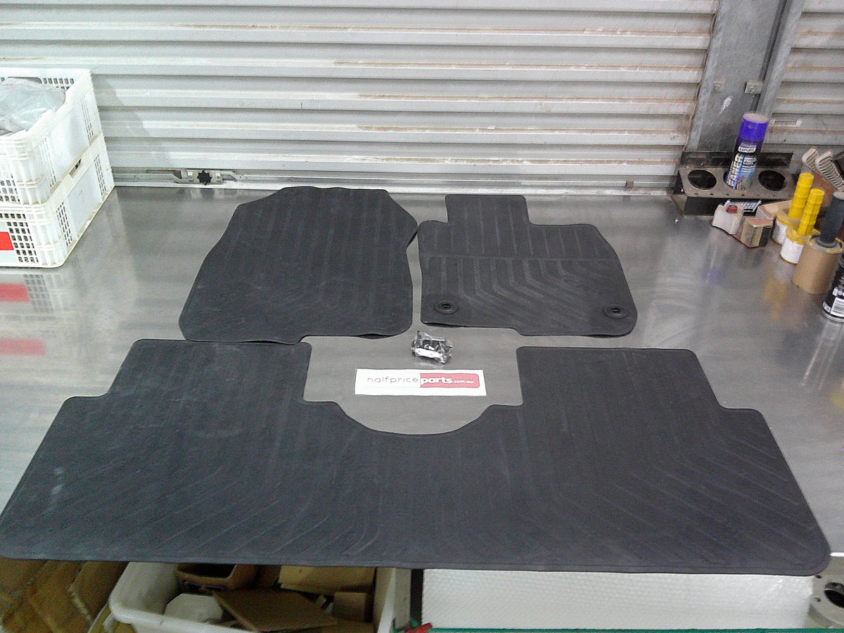 Honda CRV 5 Seater Genuine Front And Rear Rubber Mat Set 3 Mats New Part