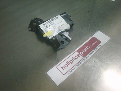 Holden Cruze J400 Genuine Right Hand Upper Front Guard Bracket - New Part