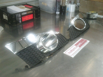 Holden CG Captiva 7 Genuine Front Fog Light Surround Pair New Part