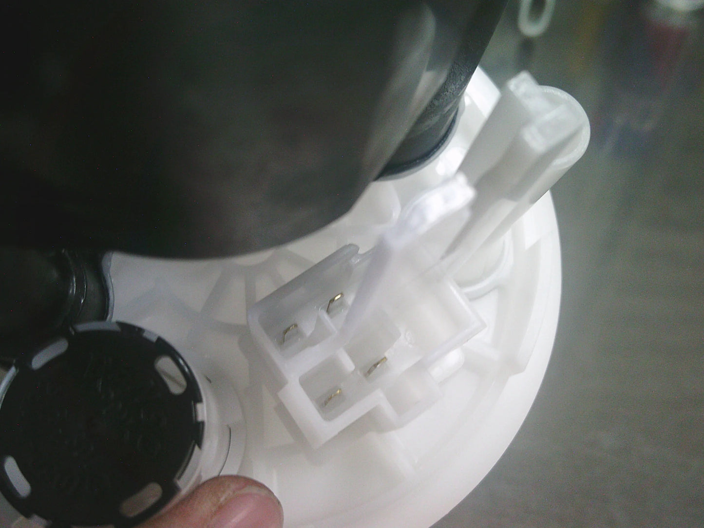 Holden YG Cruze Genuine In Tank Fuel Filter Assembly New Part