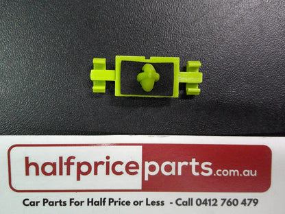 Holden VE Commodore Genuine Reveal Moulding Retainer New Part