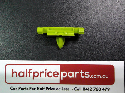 Holden VE Commodore Genuine Reveal Moulding Retainer New Part