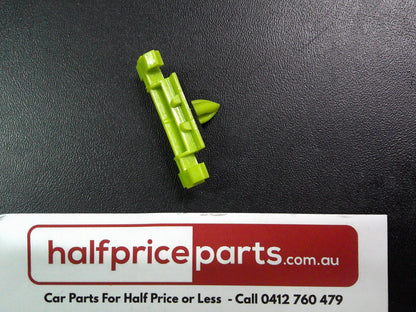 Holden VE Commodore Genuine Reveal Moulding Retainer New Part