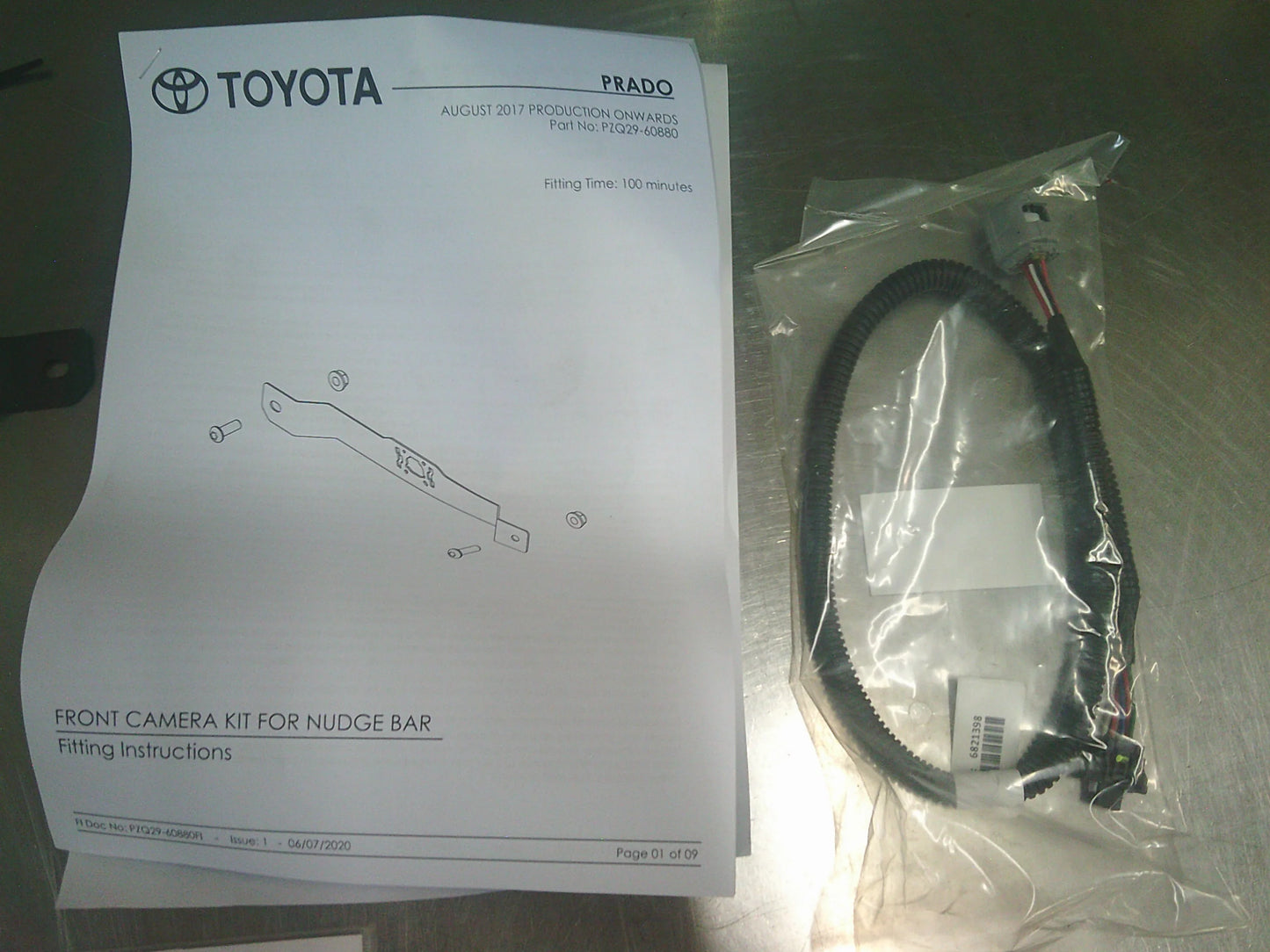 Toyota Landcruiser Prado Kakadu/VX Genuine Front Nudge Bar Camera Kit New Part