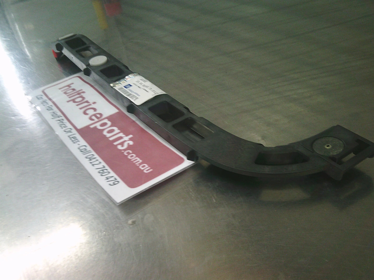 Holden Vectra Hatch Back Genuine Right Hand Rear Bumper Bracket New Part