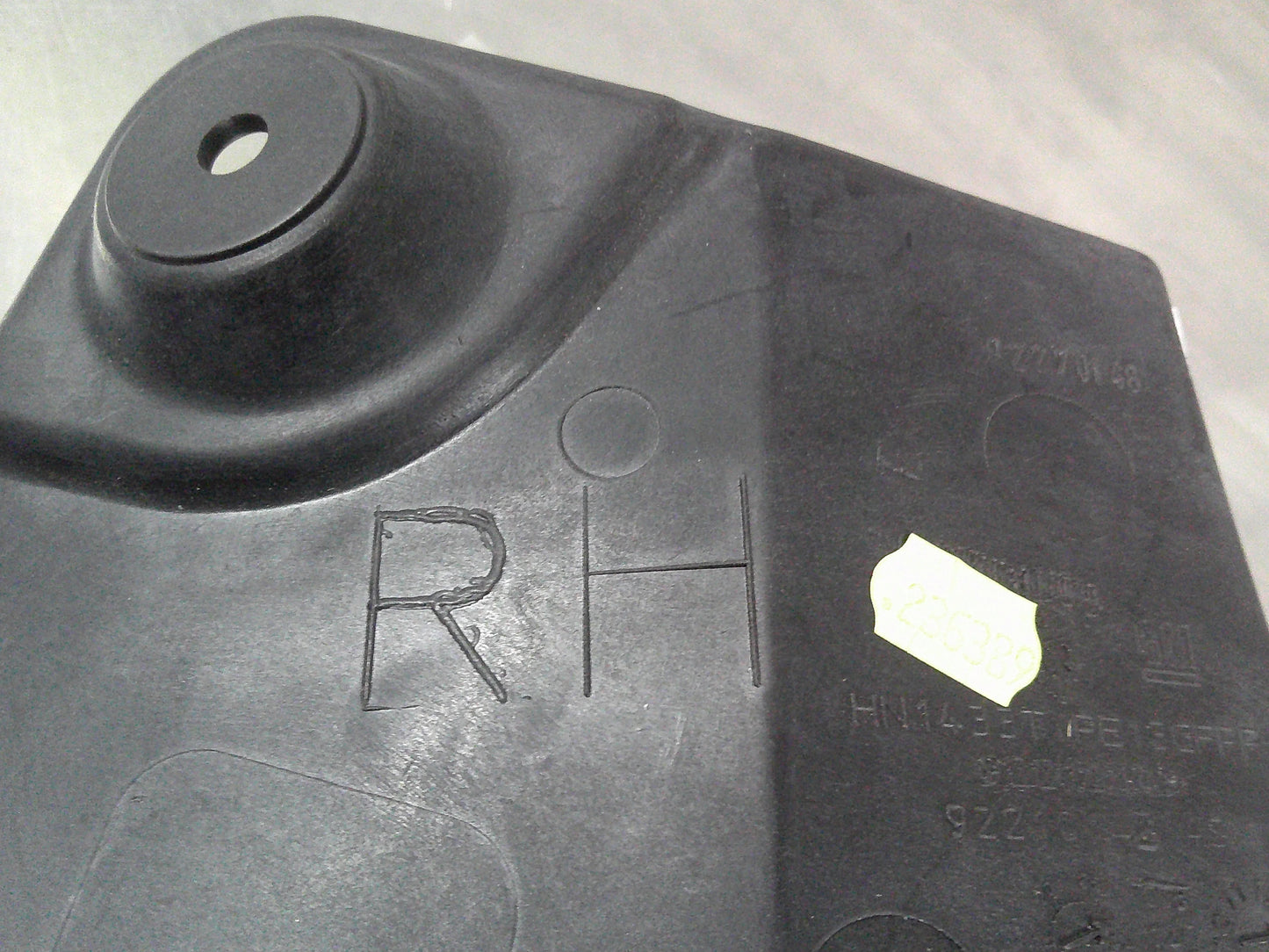 Holden VF Commodore Wagon Genuine Right Hand Rear Bumper Mounting Bracket New Part