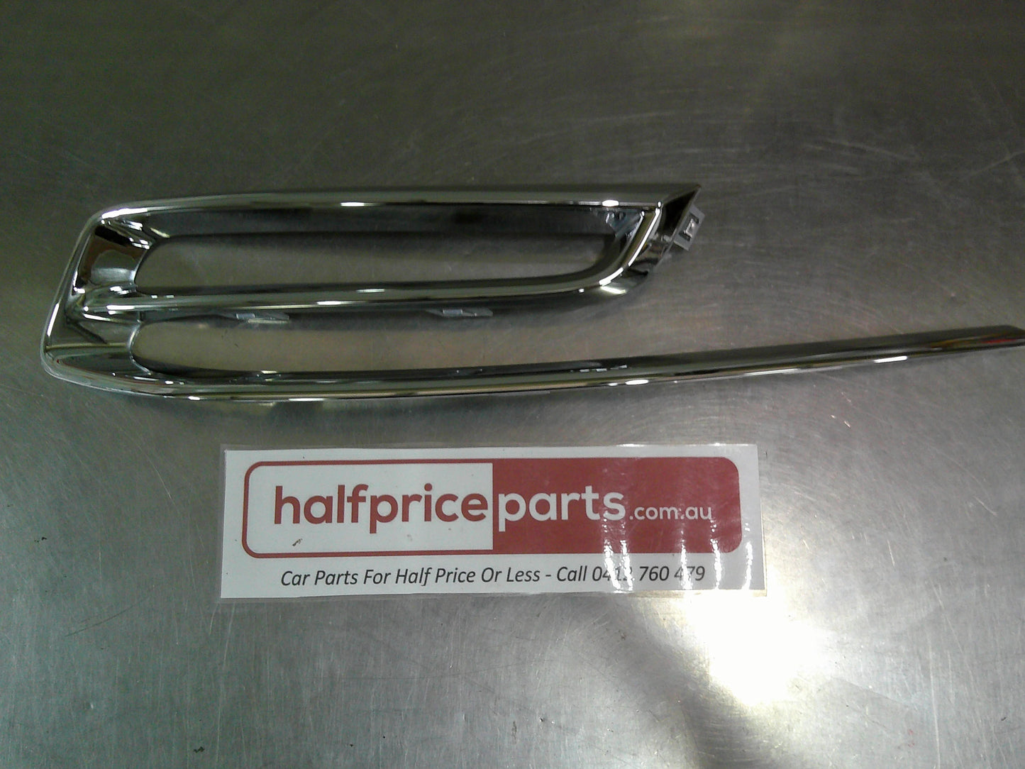 Holden VF SSV/SV6/Storm/Redline/ Commodore Genuine Left Hand Fog Light Chrome Bezel New Part
