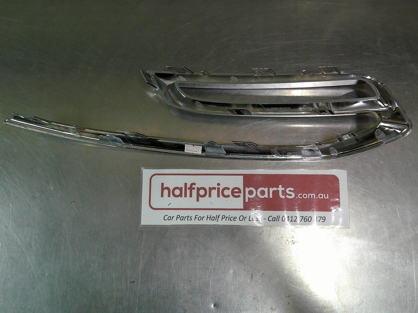Holden VF SSV/SV6/Storm/Redline/ Commodore Genuine Left Hand Fog Light Chrome Bezel New Part