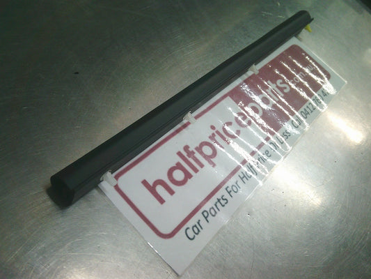 Holden Epica Genuine Left Hand Front Bonnet Seal Rubber New Part